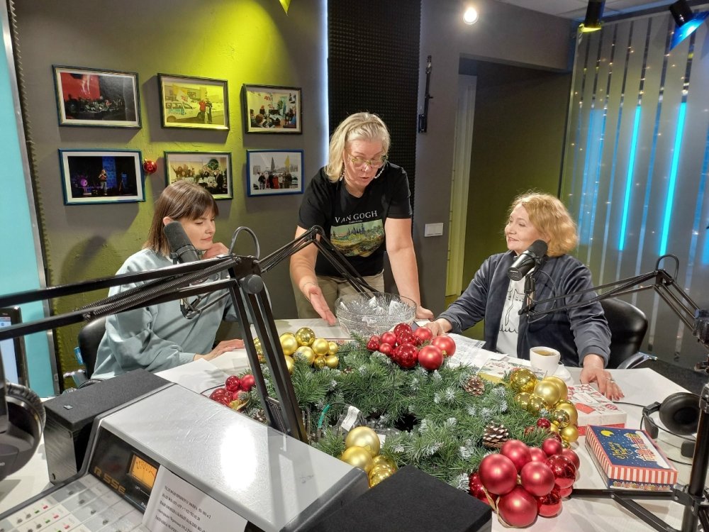 Программа "Народ хочет знать. Предновогодние встречи." О премьерном спектакле "Огниво".