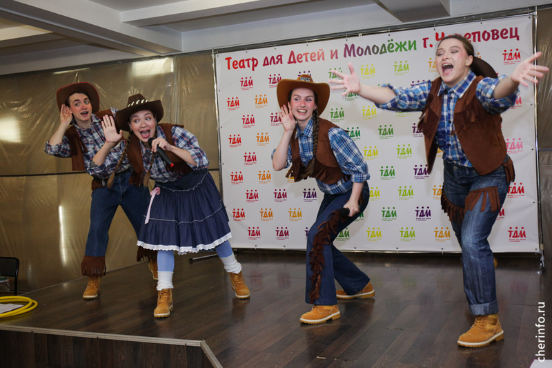 Череповецкий Театр для детей и молодежи устроил праздник для юных зрителей.